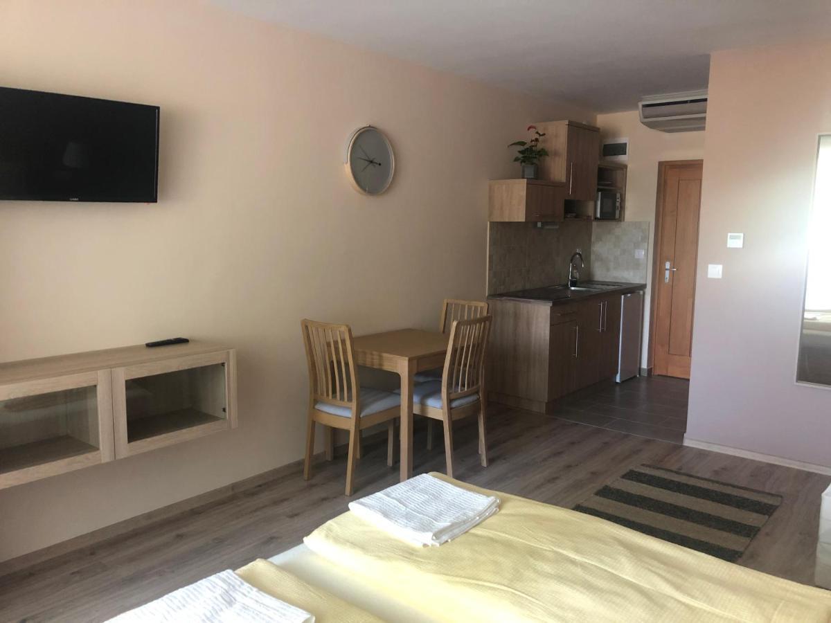 גיולה Castellum Apartmanhaz מראה חיצוני תמונה
