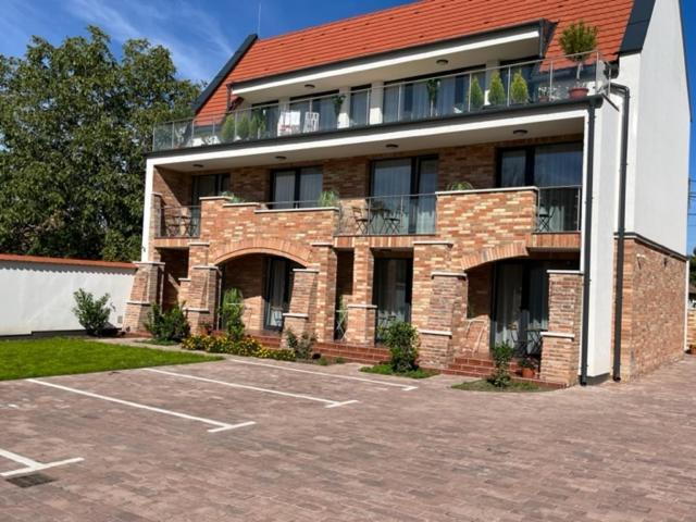 גיולה Castellum Apartmanhaz מראה חיצוני תמונה